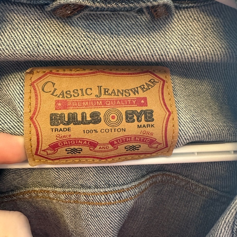 Classic Fashion Denim Jacket - Picture 2 of 3